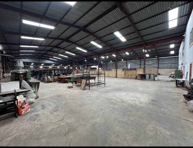 2,785M² WAREHOUSE FOR SALE IN LEA GLEN